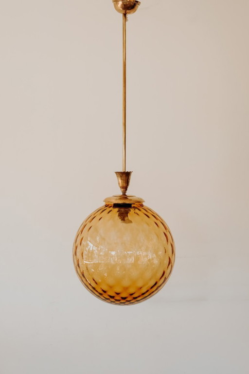 Brass Pendant Lamp with Round Orange Glass Shade and Swirl Structure – hanglampen