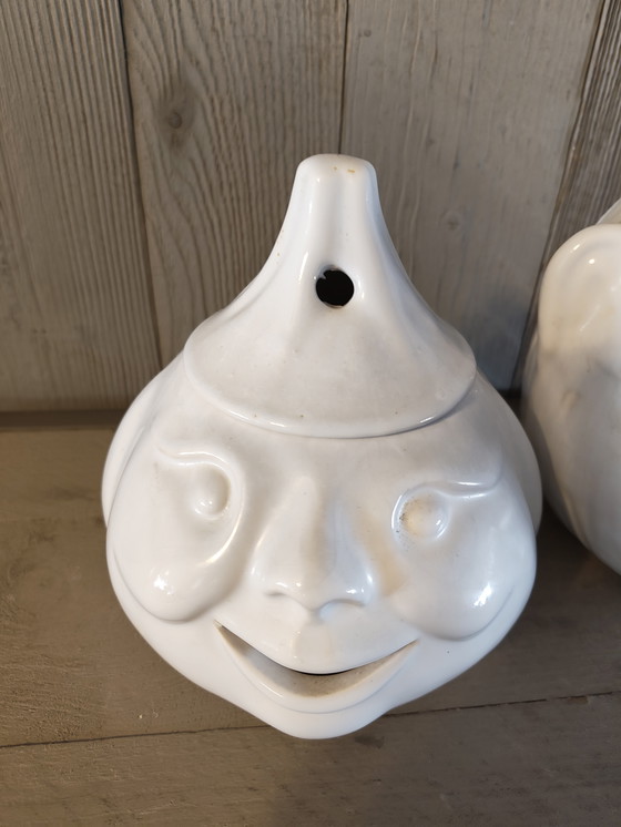 Image 1 of Vintage onion and garlic pot