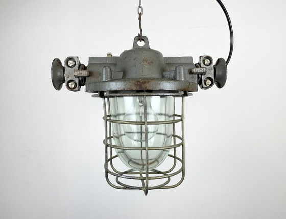 Image 1 of Suspension industrielle en fonte, années 1960
