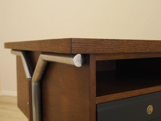 Image 1 of Scrivania in noce, design italiano, anni '70, realizzata in Italia.