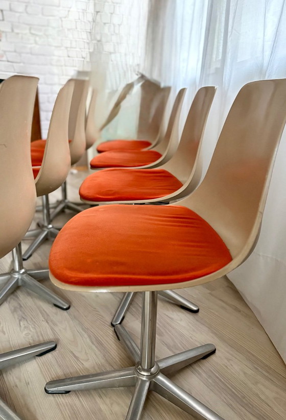 Retro Opportunity - 10 Original Wilkhahn Chairs – Dining chairs, Plastic, Velvet (photo 2 of 5)