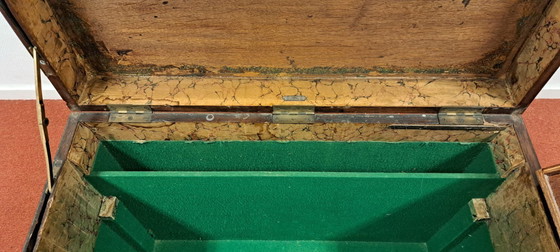 Image 1 of Antike Reisekiste der Armee und Marine aus London | ca. 1900