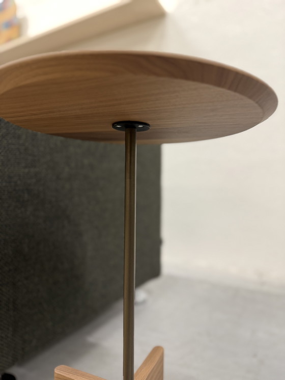 Image 1 of 2 mesas auxiliares Beek Cross de madera de nogal D35