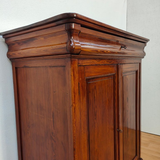 Image 1 of Antiker Biedermeier-Kleiderschrank, Wandschrank, Mädchenschrank, Kommode