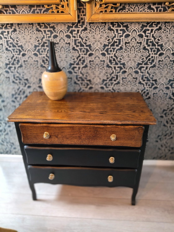 Image 1 of Cómoda elegante y renovada
