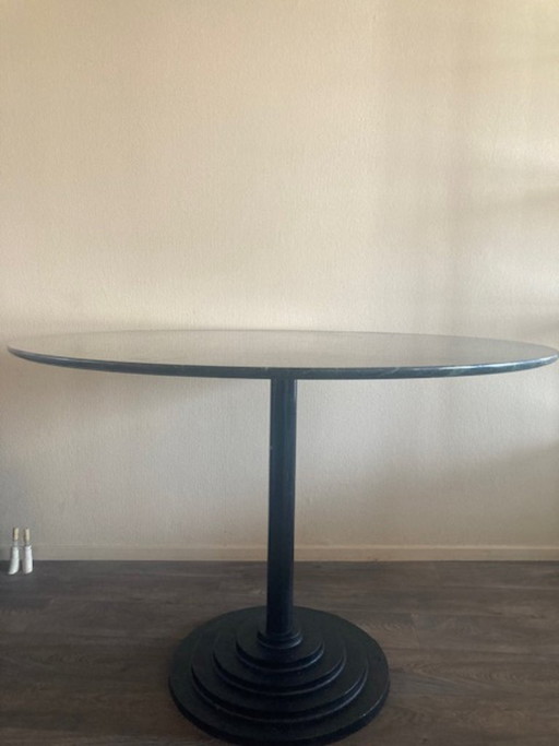 Beautiful black and green veined marble 1980s Italian round dining table.