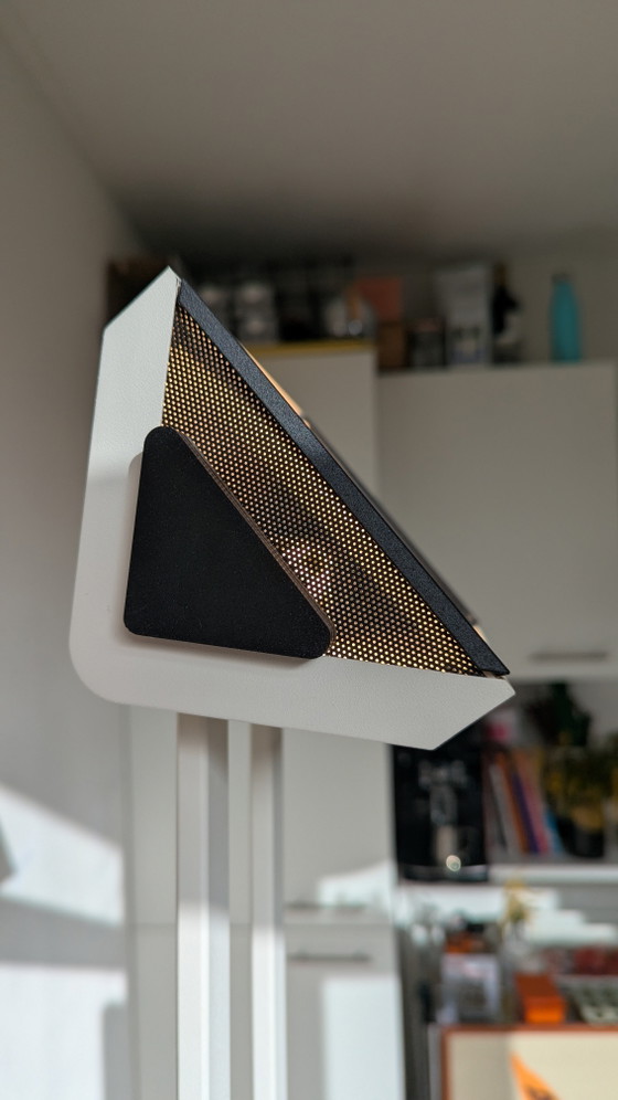 Image 1 of Philips sculpturale vloerlamp met dimmer uit de jaren 80, postmodernistisch van aard.