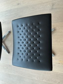 De Sede. Fauteuil pivotant Relax DS 51 et repose-pieds. Avec appui-tête et accoudoirs.