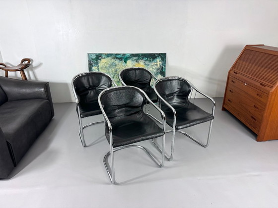 Quatre Chaises Cantilever, Noires, Fasem, Chaises de salle à manger, Cuir, Chrome, Vintage (photo 6 sur 11)