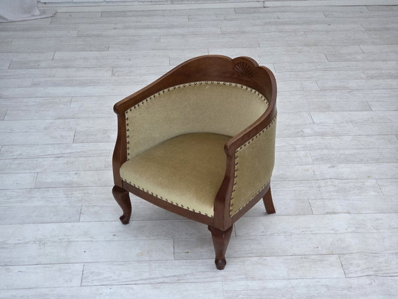 Image 1 of 1960er Jahre, dänischer Beistell-/Kindersessel, hellgrüner Möbelvelours, Eichenholz.