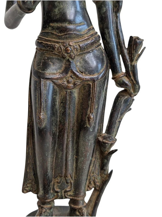 Lakshmi (Sri Devi) – Südindische Bronze-Göttinnenstatue, 17. Jahrhundert – Bildhauerei (photo 7 of 12)