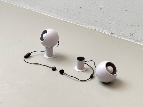 Image 1 of Set di 2 lampade da tavolo a forma di occhio magnetico, color lilla, Italia, anni '70