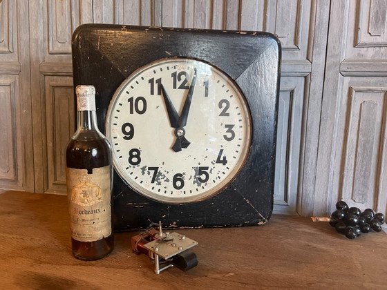 Image 1 of Fabriekesklok Klok Wandklok Vintage Frans jaren 40