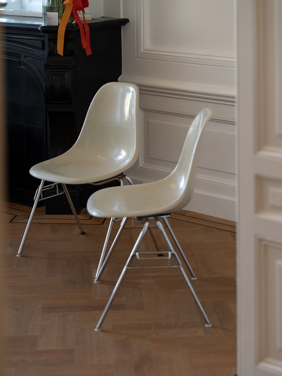 Image 1 of 4x Vitra Eames Fiberglas-Stühle