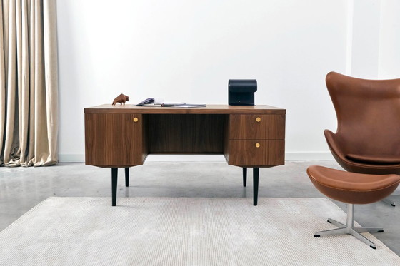 Image 1 of Schreibtisch Nussbaum - Astrid 3 O_B01