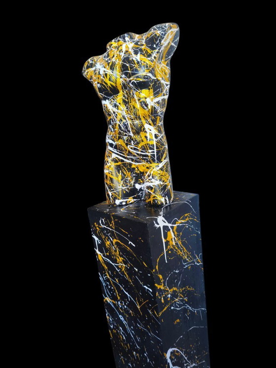 Image 1 of Skulptur auf Sockel | Von Șuțu Adrian | SutuDesigns