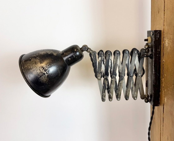 Image 1 of Industriële zwarte schaarwandlamp, jaren 1950