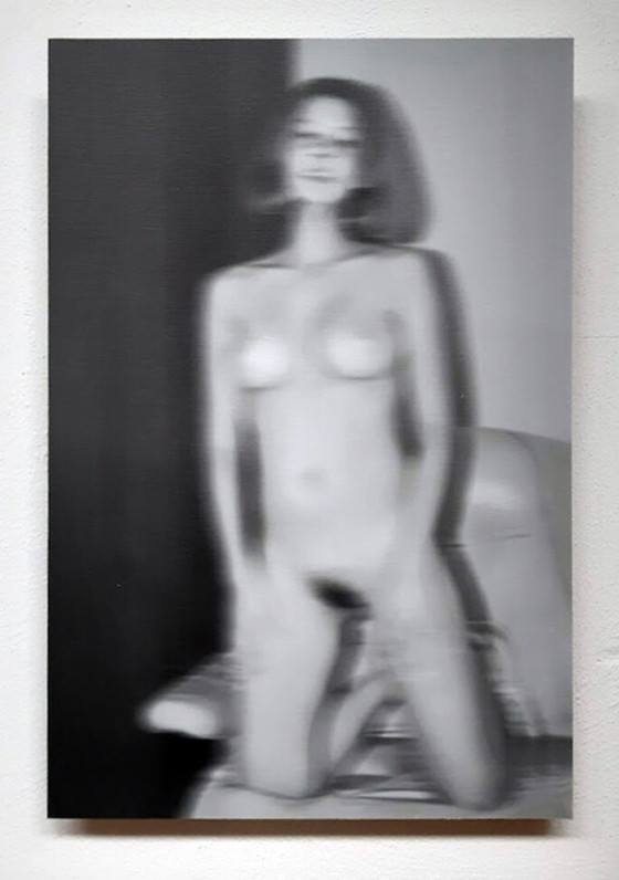 Nudo / In ginocchio (2023) – Fotografie, Aluminium (photo 3 of 5)
