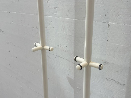 2x Minimalistische wandkapstokken van crèmekleurig metaal – Metal (photo 6 of 10)