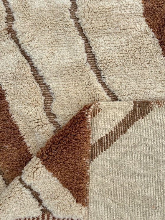 Image 1 of Berber Marokkaans Mrirt wollen tapijt 210x300 cm – Handgeweven neutraal Berber tapijt