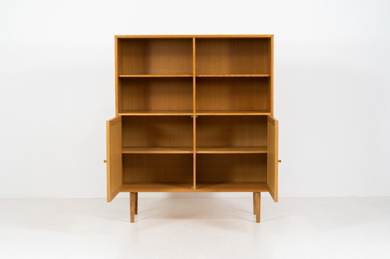 Image 1 of Eikenhouten boekenkast van Rud Thygesen & Johnny Sørensen voor HG meubelen (Denemarken, jaren 60).