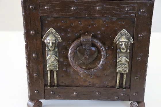 Image 1 of Antigua caja decorativa de hierro, principios del siglo XX