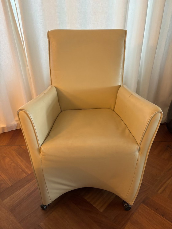 Image 1 of 6 stijlvolle Jess Design eetkamerstoelen model Senator – Buffelleder, Vanille