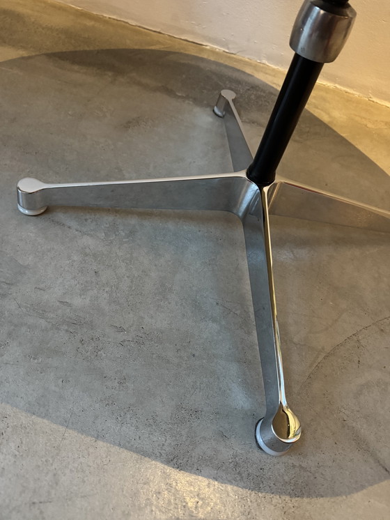 Image 1 of 2 sedie a secchiello Eames Herman Miller