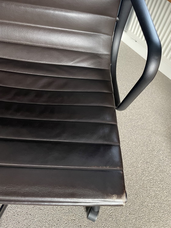 Image 1 of Vitra eames bureaustoel EA118