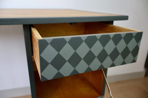 Scrivania vintage restaurata con motivo geometrico