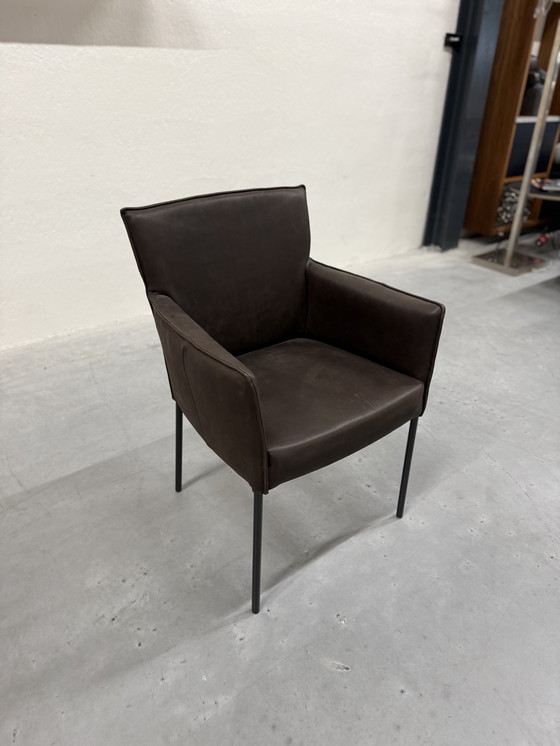 Image 1 of 1 Design auf Lager Amra Stuhl Cabo Marron Leder