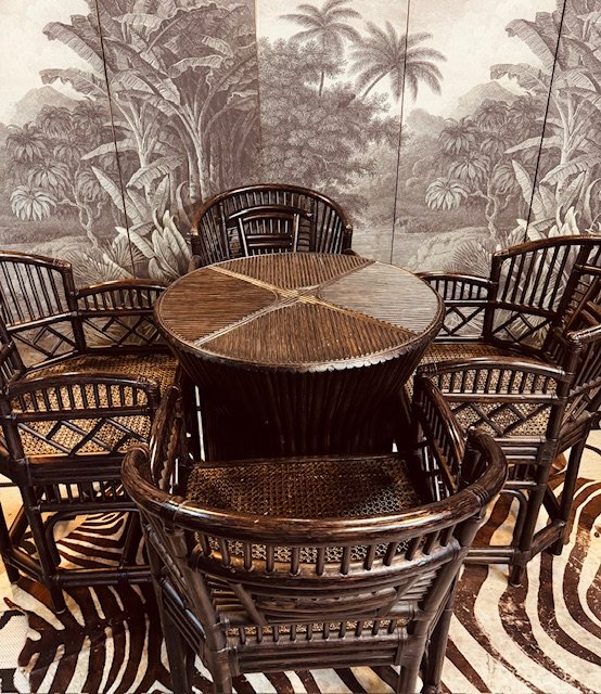 Image 1 of BRIGHTON EETHOEK …. 4 EETKAMERSTOELEN MODEL PAVILION EN TAFELPOOT MET ROOKGLAZEN BLAD CRESPI STYLE
