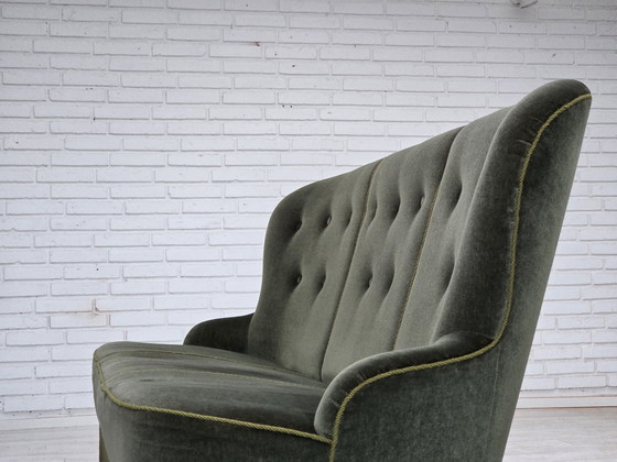 Image 1 of Anni '70, divano danese a 3 posti, velluto per mobili, gambe in legno di faggio, condizioni originali.