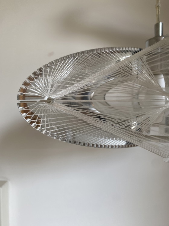 Image 1 of Lampada a sospensione geometrica in nylon stile anni '50 e '60 con design futuristico e corda di nylon.