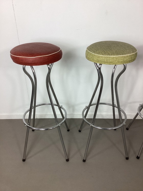 Quatre tabourets de bar chromés vintage des années cinquante – Chrome, Skai (photo 6 of 7)