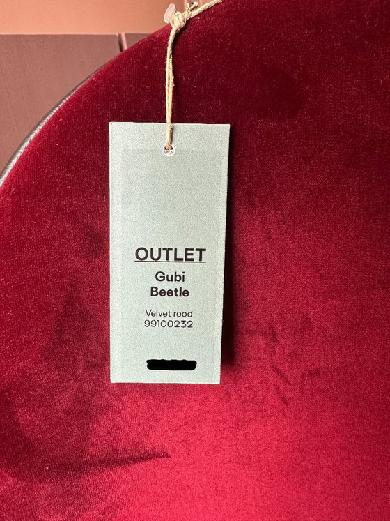 Image 1 of Fauteuil Gubi Beetle en velours rouge