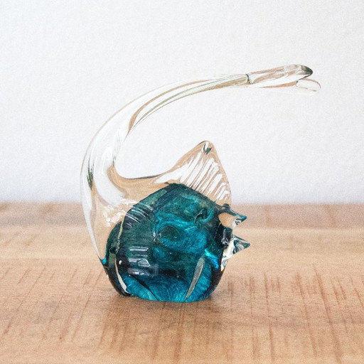 Briefbeschwerer aus Glas in Fischform: Schreibtischdekoration im Murano-Stil