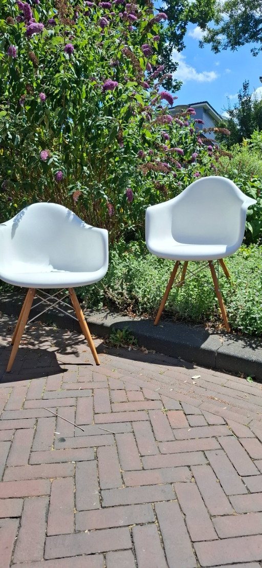 Original Vintage Eames Fiberglass Armchair (DAW) Tess-Co NY