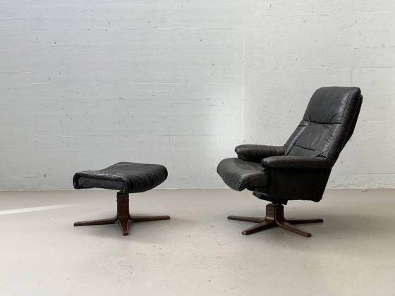 Fauteuil Relax Vintage avec Pouf – Cuir Noir & Bois, Scandinavie, Années 1970 – Leather (photo 11 of 18)
