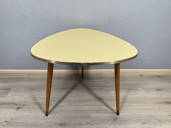 Image 1 of Tavolino vintage – piano in formica – treppiede – stile anni '50