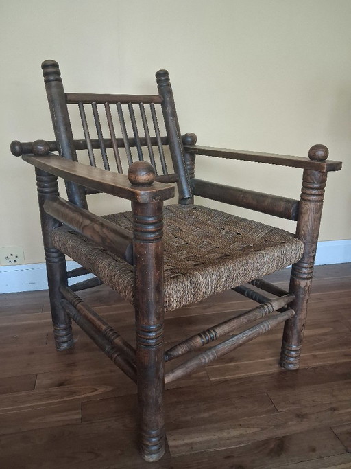 Dudouyt fauteuil van hout en riet.