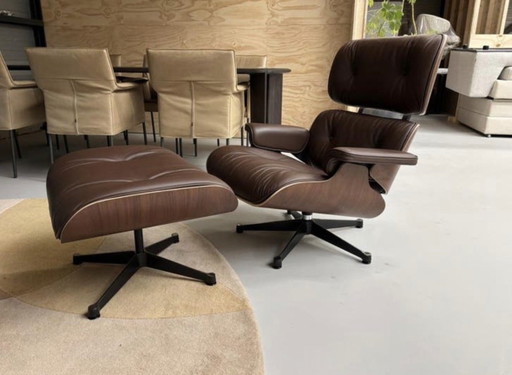 Vitra Lounge Chair XL + Ottoman Prem Leder Marron Bruin