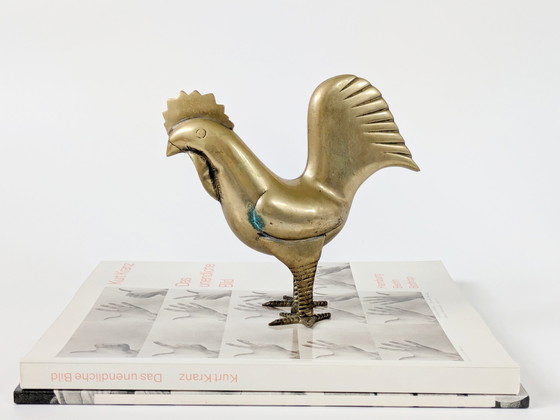 Image 1 of Figurina di gallo in ottone del Medioevo, scultura di uccello modernista stilizzato, decorazione animale in ottone vintage