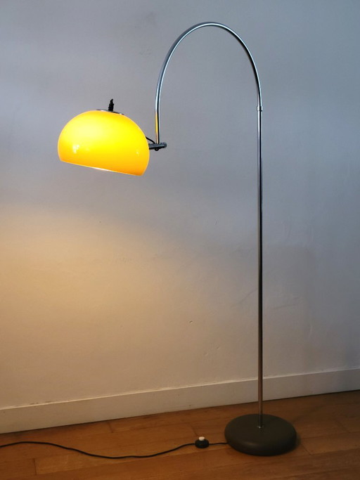 Dijkstra Bogen-Stehleuchte mit kugelförmigem Schirm, Niederlande 1970