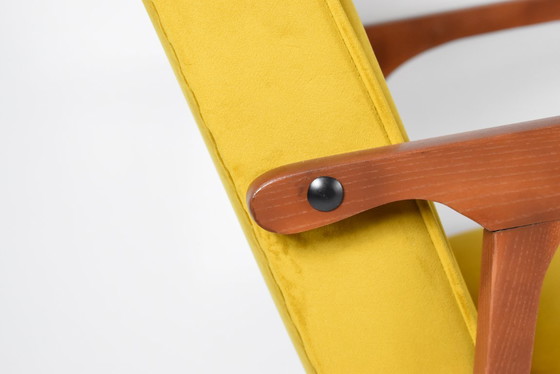 Image 1 of Fauteuil polonais vintage b-04, velours doré 1970