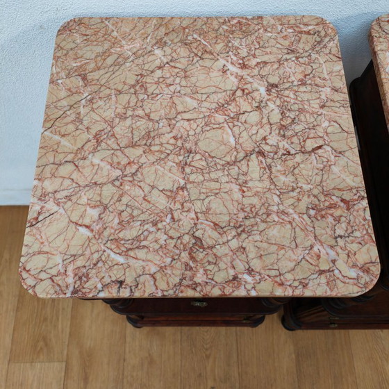 Image 1 of Set di due comodini antichi vintage con piano in marmo