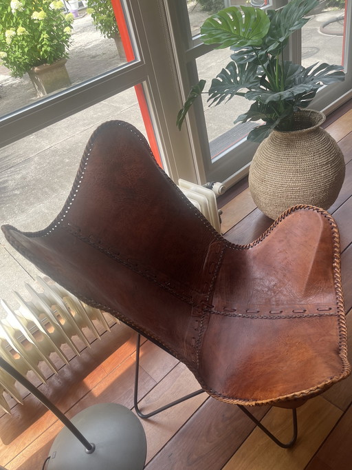 Leather butterfly chair as new