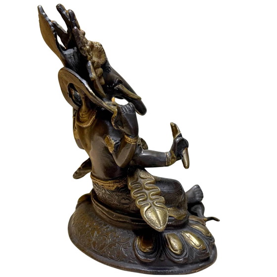 Estatua de Ganesha de Bronce con Base de Loto – Estilo Nepalí – Bronce Pesado con Acentos Dorados – 20.6 cm (photo 4 of 9)
