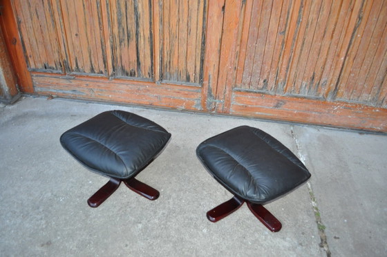 Set of Swedish Leather Footstool, 1970s – Footstools & poufs, Mid Century Modern (photo 4 of 5)