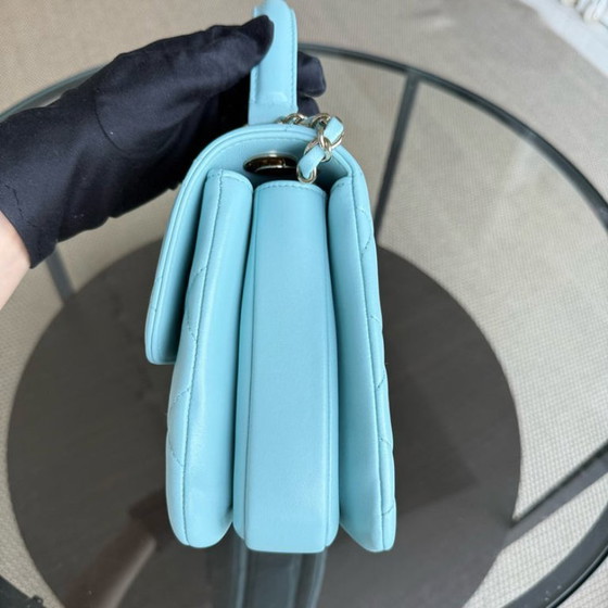 Image 1 of Borsa Chanel Trendy CC piccola - Pelle di agnello trapuntata color Tiffany con finiture dorate